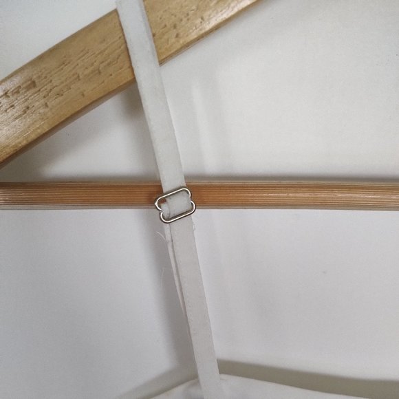 Nuon white crop top with cut off buttoned back and beads work on and lining in - Picture 5 of 6